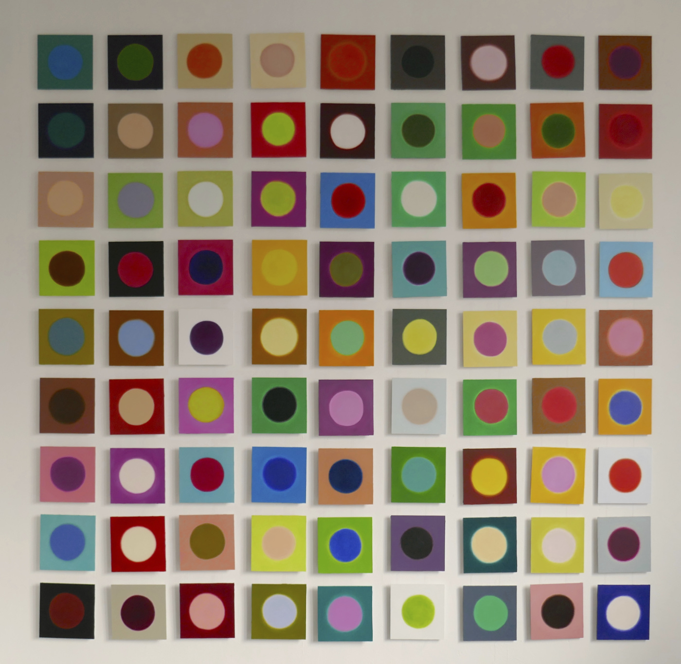 Zufallsgenierte Farben, Installation in der freien Kunstschule Kunstakademie Esslingen, 2019